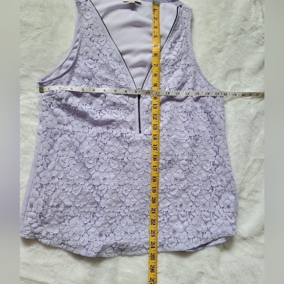 Lace Lilac Sleeveless Tunic Top with Zipper Detail - Picture 5 of 7